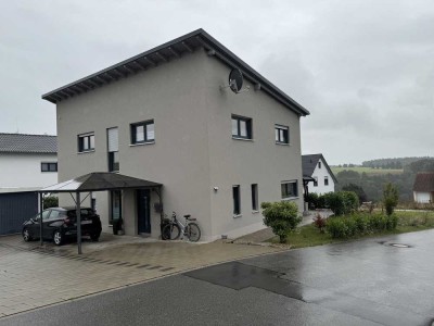 Modernes Einfamilienhaus mit Garage