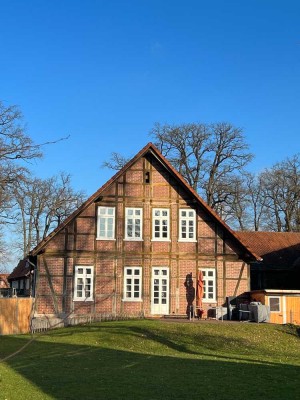 idyllisches Bauernhaus unter Eichen mit viel Platz