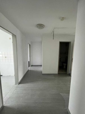 Charmante 2‑Zimmer‑DG‑Wohnung mit Wintergarten
