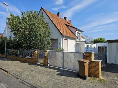 Crumstadt : freistehendes Einfamilienhaus mit Garten und Garage