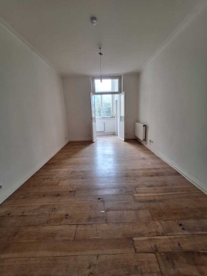 3-Zimmer Altbau Wohnung mit Einbauküche & Wintergarten in Düsseldorf