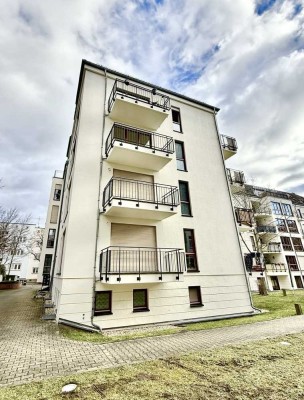 Schöne 1-Zimmerwohnung mit EBK, Balkon und Personenaufzug
