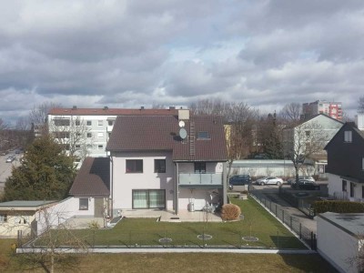 Vollständig renovierte DGW. Die Einbauküche muss abgenommen werden.