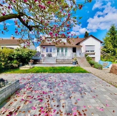 Exklusives, geräumiges und modernisiertes Haus mit sechs Zimmern in Lampertheim