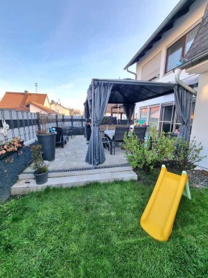 � Gepflegtes Einfamilienhaus mit kleinem Garten  �