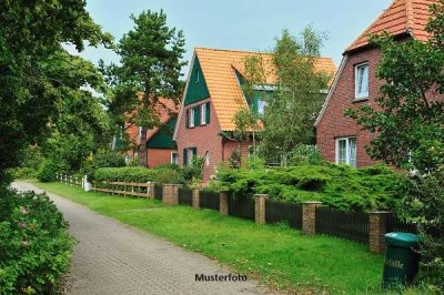 Drei- und Zweifamilienhaus