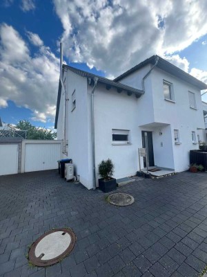 Doppelhaushälfte mit sonniger Südterrasse in Ortsrandlage