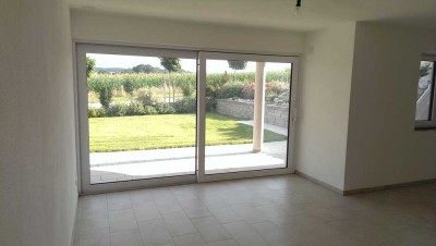 Großzügige 5-Zimmer Souterrain-Terrassenwohnung mit Garten und moderner Technik