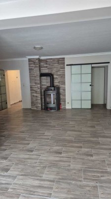 Erstbezug nach Sanierung: Geräumiges, preiswertes 7-Zimmer-Reihenhaus mit geh. Innenausstattung