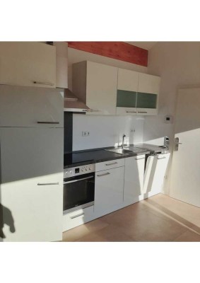 teilmöblierte neuwert. 2-Zimmer-Wohnung mit gehobener Ausstattung mit Loggia und EBK in Ihrlerstein