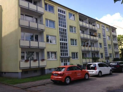 Schöne, modernisierte 2,5-Zimmer-Wohnung mit Balkon