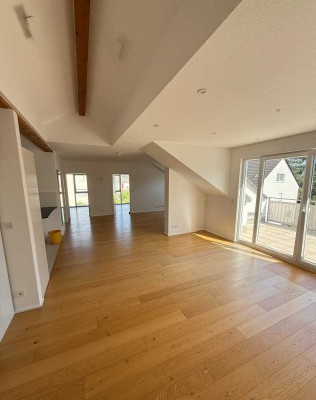 Exklusive 3-Zimmer-Dachgeschosswohnung mit gehobener Ausstattung, Süd-Dachterrasse und EBK