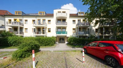 Schönes 2-Zimmer-Apartment auf zwei Ebenen mit Dachterrasse, Küche und TG-Stellplatz, zentrumsnah!