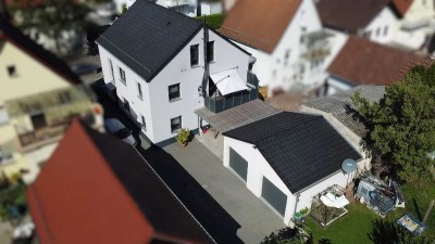 Freistehendes Zweifamilienhaus  mit schönem Garten und  einer Doppelgarage in Untergrombach