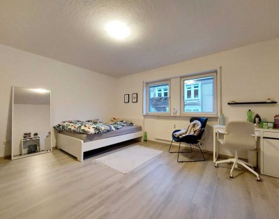 Sanierte 2-Zimmer-Wohnung mit Balkon und EBK in Mannheim Zentrum