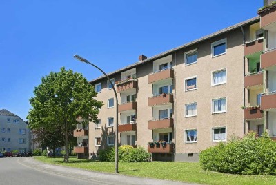 Wir haben für Sie renoviert! Schicke Erdgeschosswohnung mit neuem Laminatboden und Balkon