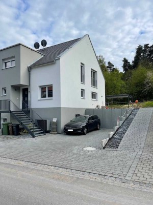 Neuwertige 5-Raum-Doppelhaushälfte mit gehobener Innenausstattung und EBK in Möhrendorf