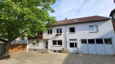Geräumiges Einfamilienhaus mit 9 Zimmern und drei Carports, optional weitere Räume anmietbar