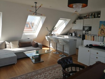 Sehr sonnige Dachgeschossmaisonette mit großer Terrasse und U3 Verkehrsanbindung, ideal für Playboys und Paare