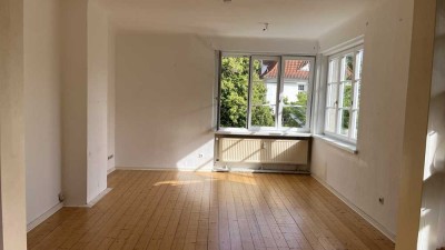 Helle 3 Zimmer Wohnung Ostviertel  Balkon Garten Holzdielen Altbau