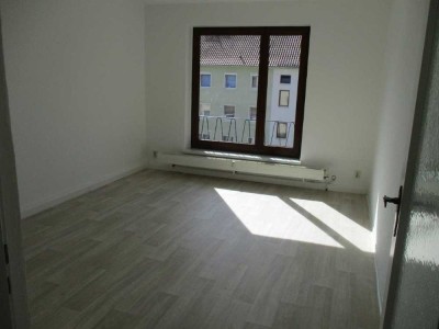 GESUCHTER 3-4 RAUM-WOHNUNGSTYP IN BAD SCHANDAU! FRISCH RENOVIERT IM 1.OBERGESCHOSS!