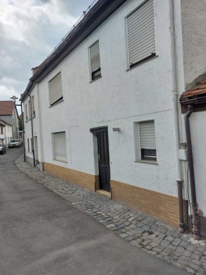 Sanierungsbedürftiges 1-2 Familienhaus in zentraler Lage von Worms