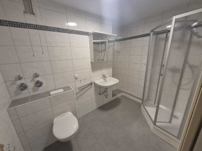 Schöne und modernisierte 4-Raum-Wohnung mit gehobener Innenausstattung mit Balkon und EBK in Wetzlar