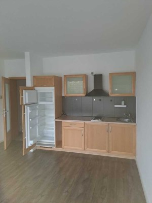 Single-Wohnung mit Küche und Balkon