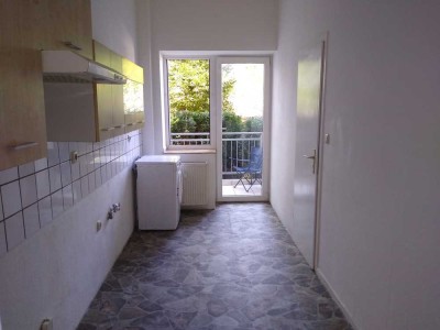 Geräumige 2,5-Raum Erdgeschoß Wohnung mit Balkon und Tageslichtbad