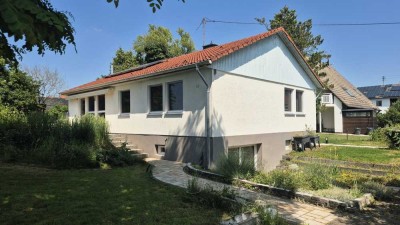Charmanter Bungalow in ruhiger Wohnlage mit großem Garten - provisionsfrei
