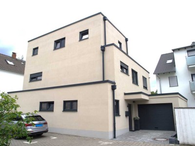 Neuwertiges Einfamilienhaus mit gr. Wohnfläche in Nieder-Roden