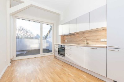 Loftartige Dachgeschosswohnung mit Terrasse & Einbauküche! Renoviert & bezugsfrei! TOP ZUSTAND!