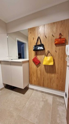 Sehr schöne 2-Zi-Kü-Bad-Wohnung mit Balkon und EBK sowie Abstellraum