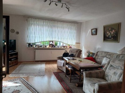 Lichtdurchflutete 2-Zimmer-Wohnung mit Balkon – Wohnen im Hochparterre