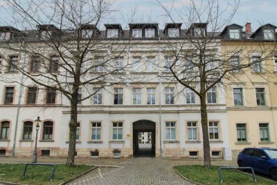 Für Kapitalanleger: langfristig vermietete 3- Raum- Wohnung mit Balkon in Schlosschemnitz