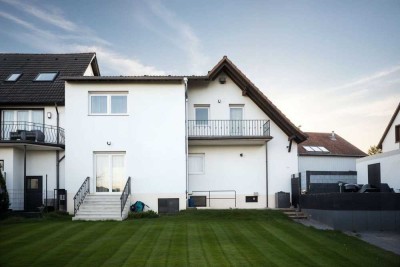 Freistehendes Haus mit Pool &  großem Grundstück mit Potential für eine weitere Bebauung