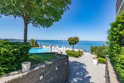 Lichtdurchflutete Maisonette am Strand mit Außenpool – Meeresnähe pur!