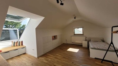Stilvolle, vollständig renovierte 1-Zimmer-Dachgeschosswohnung in Estenfeld