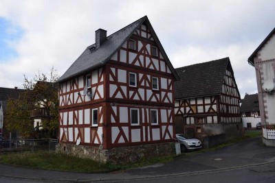 35644 Hohenahr-Großaltenstädten

Kleines Fachwerkanwesen mit Anbau und Scheune