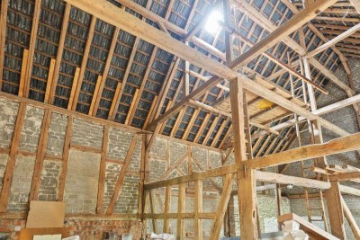 Dreifamilienhaus mit großer, zum Loft umbaubarer, Scheune und großem Grundstück im Taunus sucht SIE!