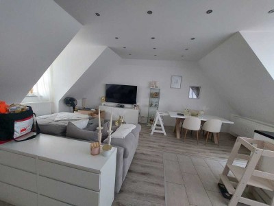 Freundliche 2-Zimmer-DG-Wohnung mit gehobener Innenausstattung in Essen