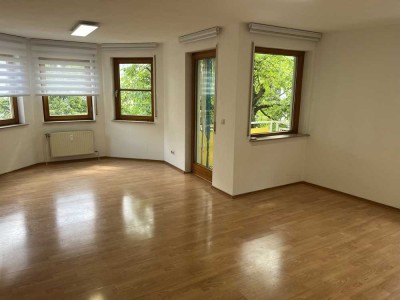 Exklusive, gepflegte 2,5-Raum-Wohnung mit EBK und Balkon in Korntal