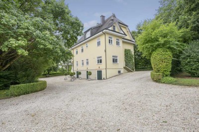 Historisches Anwesen mit parkähnlichem Garten