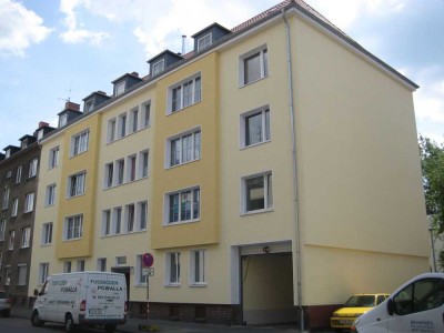 Attraktive 3-Zi.-Wohnung mit EBK, in wärmegedämmtem MF-Haus in der Südstadt zum 1.12.2024