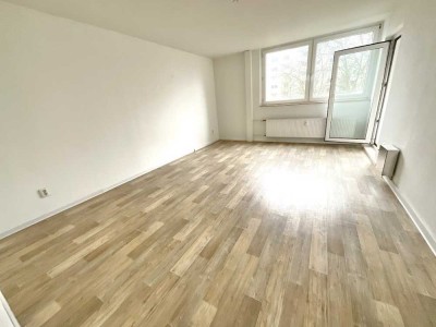 Großes WG Zimmer mit Balkon in Studenten WG