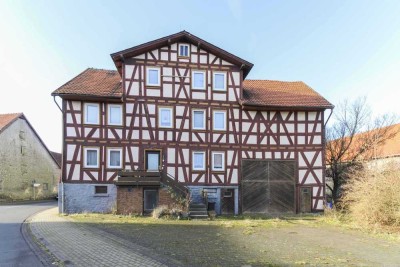 Charmantes Fachwerkhaus inkl. Scheune mit eigenem Garten im Zentrum von Windhausen