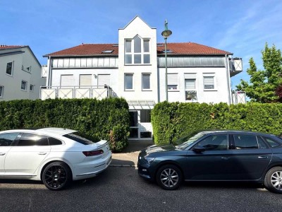 **Stilvolle Dachgeschosswohnung mit Galerie – 2,5 Zimmer in sonniger, ruhiger Lage**