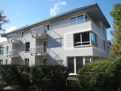Hochwertig,hell ,barrierefrei mit Aufzug, Balkon und Blick ins Grüne.Sehr gut für Senioren geeignet
