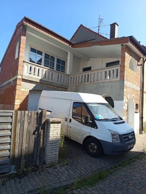 Haus mit vielseitigen Gegebenheiten und mit viel Potenzial, sucht liebevolle Eigentümer