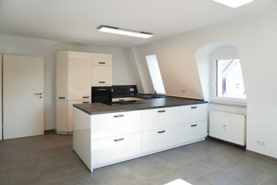 Moderne 3,5-Zi.-DG-Wohnung in kernsaniertem Altbau – 110 m² Wfl., EBK, Tageslichtbad & Stellplatz
